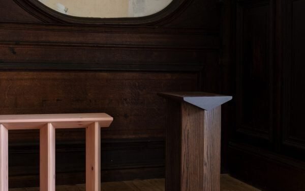 La muestra Material & Memory responde a la “materialidad cruda” del señorío inglés