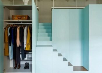 Ocho casas organizadas inteligentemente con habitaciones divididas por soluciones de almacenamiento