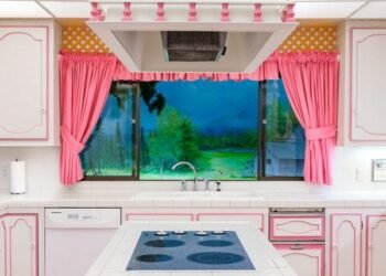 Alastair Philip Wiper documenta el búnker del fin del mundo, «extremadamente kitsch»