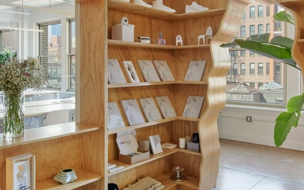 Snarkitecture renueva los despachos de abogados de Nueva York con paredes elevadas