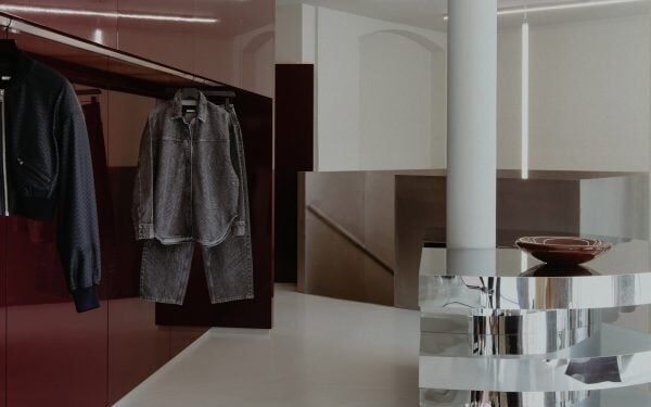 Rotate abre su primera tienda física con interiorismo de Thibaut Allgayer