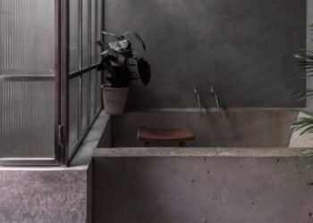 Ocho elegantes baños donde las bañeras llamativas son las protagonistas