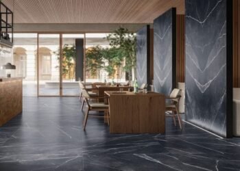 Azulejos versátiles de Casalgrande Padana en la sala de exposición de Dezeen