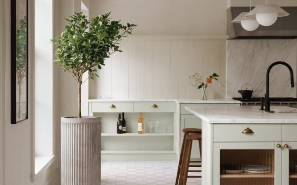 Bureau Tempo aplica tonos y texturas sutiles a un loft renovado en Brooklyn