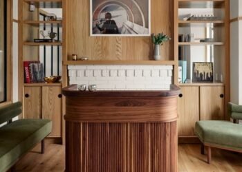 Atelier Échelle reinventa una clínica dental de Montreal con un estilo residencial