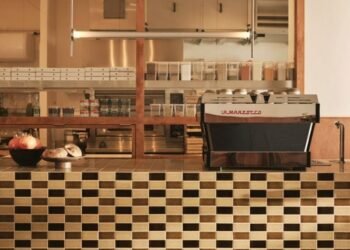 Comida callejera libanesa inunda el interior de la panadería Common Breads