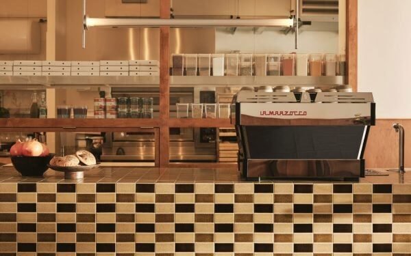 Comida callejera libanesa inunda el interior de la panadería Common Breads