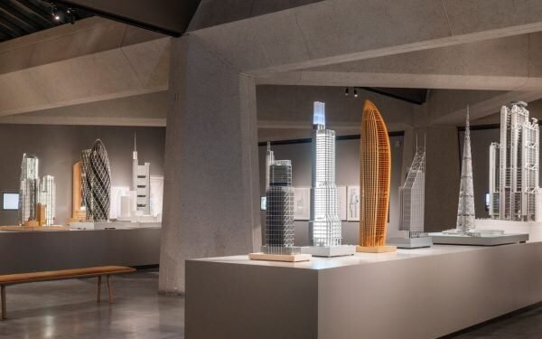 Foster + Partners presenta 14 rascacielos que “desafían las convenciones”