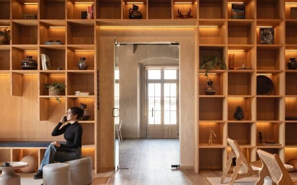 FMA crea oficinas flexibles dentro de antiguo convento mexicano