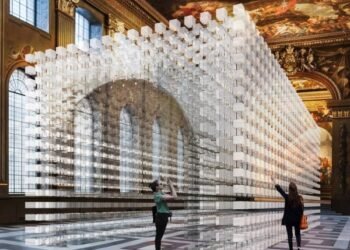 Melek Zeynep Bulut diseña un «portal» suspendido en el Festival de Diseño de Londres