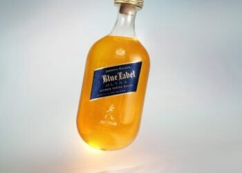 Johnnie Walker presenta la «botella de whisky de vidrio más ligera del mundo»