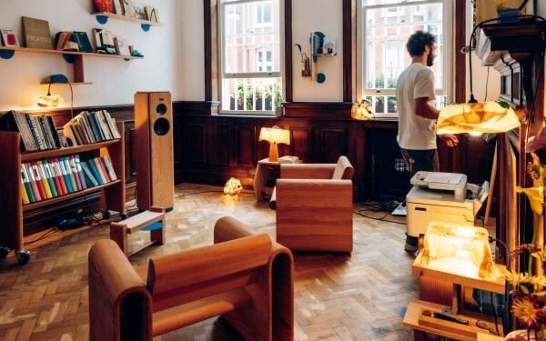 La exposición Making Room convierte una tienda de Londres en un espacio de creación experimental
