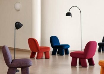 Doce productos enriquecidos con tonos joya pigmentados.