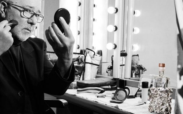 Phillippe Starck cubre botellas de whisky Mortlach en estuches metálicos tipo «cerebro»