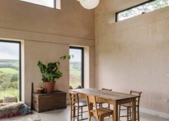 Ocho interiores que muestran la versatilidad de los futones y divanes