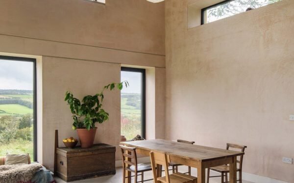 Ocho interiores que muestran la versatilidad de los futones y divanes