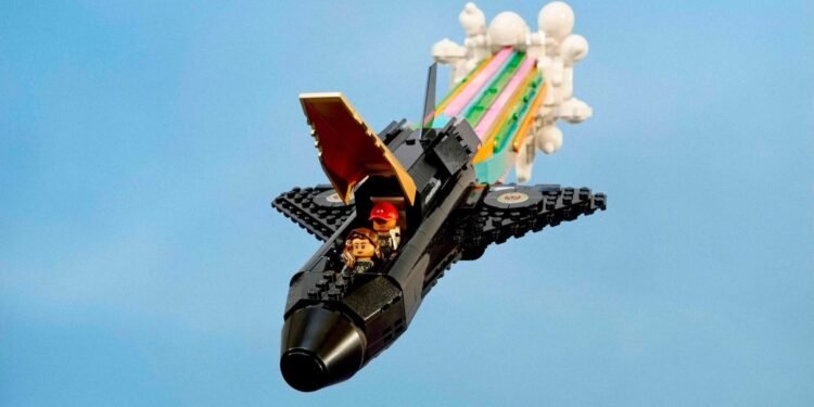 Dezeen Agenda presenta un set Lego con temática espacial de Pharrell Williams