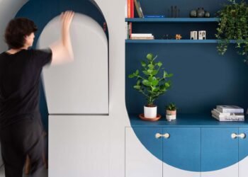 Ocho hogares donde los muebles extraíbles crean interiores flexibles