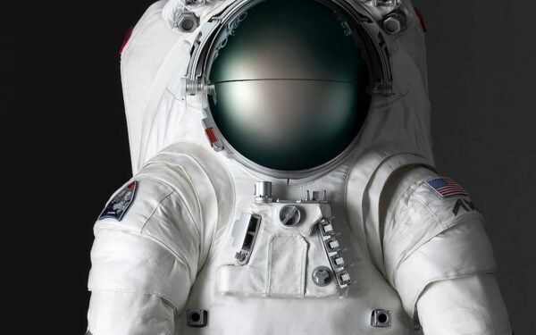 Prada y Axiom Space revelan trajes espaciales para el próximo alunizaje