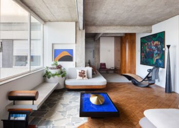 El Apartamento JF fusiona brutalismo y minimalismo en São Paulo