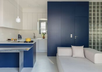 Un apartamento en Atenas de los años 60 reinventado para la vida moderna