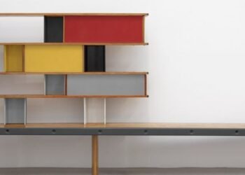 Las bibliotecas de Charlotte Perriand contrarrestan los muebles «bastante elitistas» de Corbusier