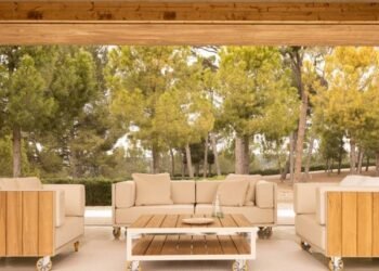 Vondom exhibe muebles de exterior en Dezeen Showroom