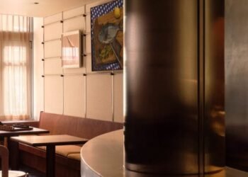 EBBA y Charlotte Taylor diseñan un bar de escucha en Londres «dedicado al sonido»