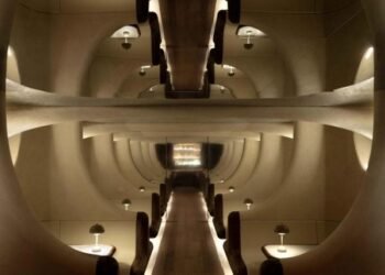 Cisternas subterráneas informan el interior del Artifact Bar de Hong Kong