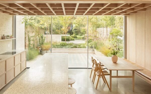 Ocho interiores donde los techos enrejados sirven como elemento decorativo