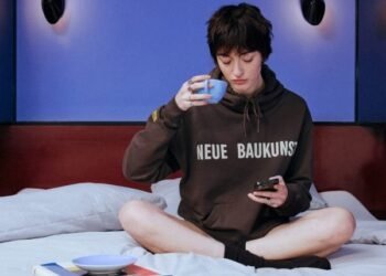 Highsnobiety y Bauhaus-Archiv lanzan artículos para el hogar y una silla Breuer