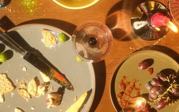 La guía de regalos navideños de Made.com incluye alfombras, jarras y vasos