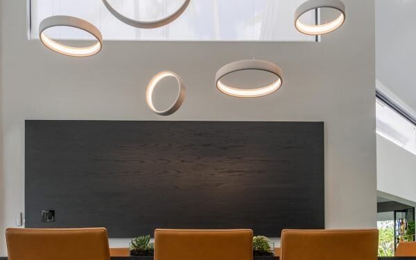 Anillos de luces de Ted Bradley Studio