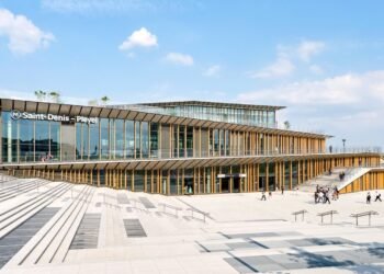 Dezeen Agenda presenta el diseño de la botella de Heatherwick para Bombay Sapphire