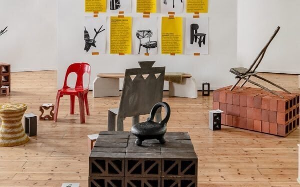 Diez sillas que cuentan las diversas historias del continente africano