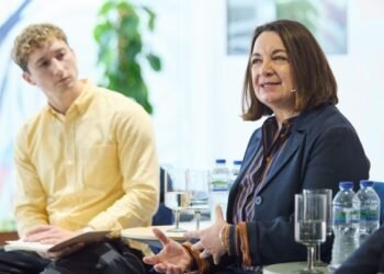 Las mesas de ping-pong ya no existen, el «control» está de moda, dicen los panelistas de la charla Joy at Work