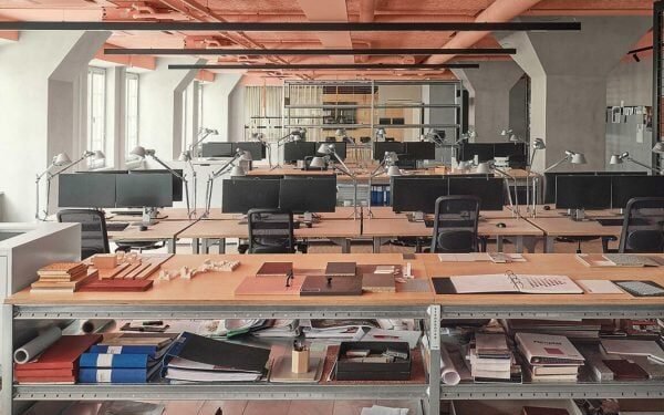 Tengbom llena el estudio con materiales reutilizados de la oficina anterior