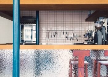 Uchronia diseña el Café Shin para que esté «a medio camino entre París y Seúl»