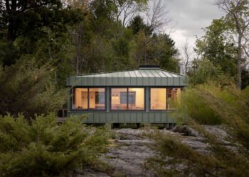The Green Cabin reinventa la estética tradicional de las cabañas