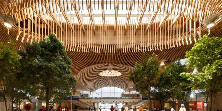 El aeropuerto de Portland crece con un enorme dosel de techo de madera