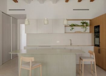 La reforma de una vivienda de Paloma Bau diseñada como «oda al mar»