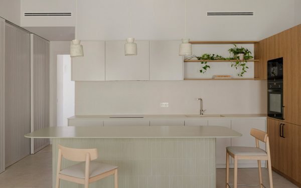 La reforma de una vivienda de Paloma Bau diseñada como «oda al mar»