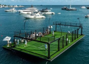 Yntegra Group crea en Miami una pista de pádel flotante de 84 toneladas «primera en su tipo»