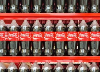 Coca-Cola acusada de abandonar el objetivo de envases reutilizables