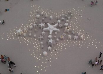 Carlos Betancourt crea estrellas impresas en 3D para instalarlas bajo el agua