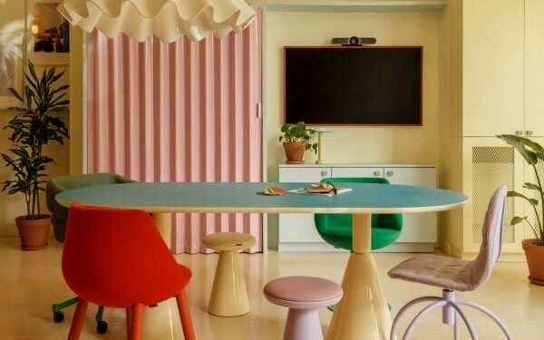 Perron reúne todas sus «coloridas operaciones» bajo un mismo techo en Québec