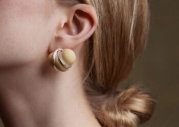 El pan reemplaza las piedras preciosas en las joyas Rising de Cindy Xinyi Wu