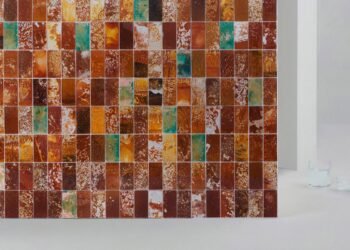 La exposición Pooploop en 21_21 explora nuevos usos para desechos y excrementos