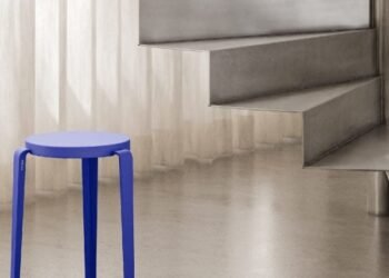 Colección Klein Blue de Tiptoe entre los nuevos productos en Dezeen Showroom
