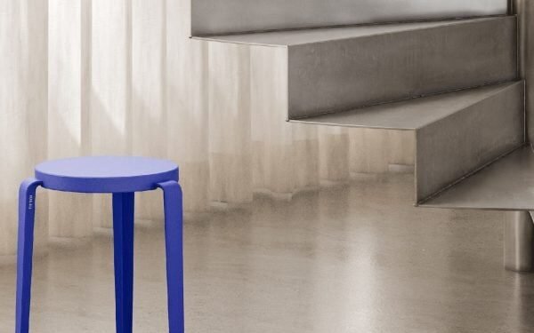 Colección Klein Blue de Tiptoe entre los nuevos productos en Dezeen Showroom